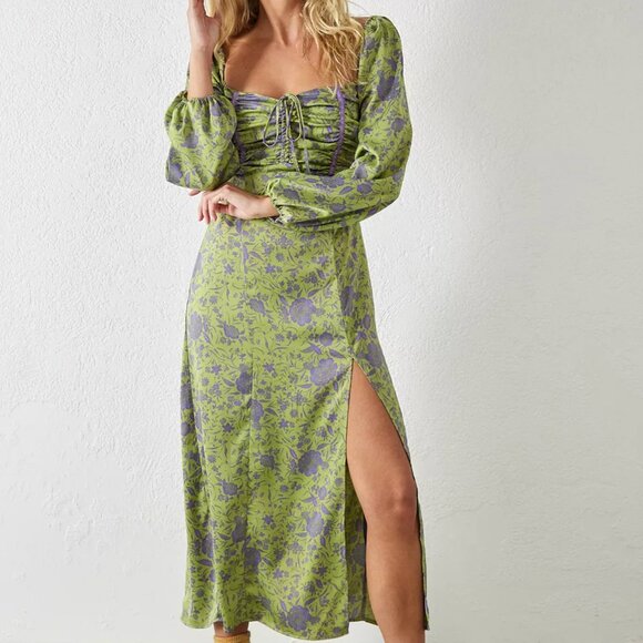 Urban Outfitters Dresses & Skirts - UO Floral Puff Sleeve Midi Dress